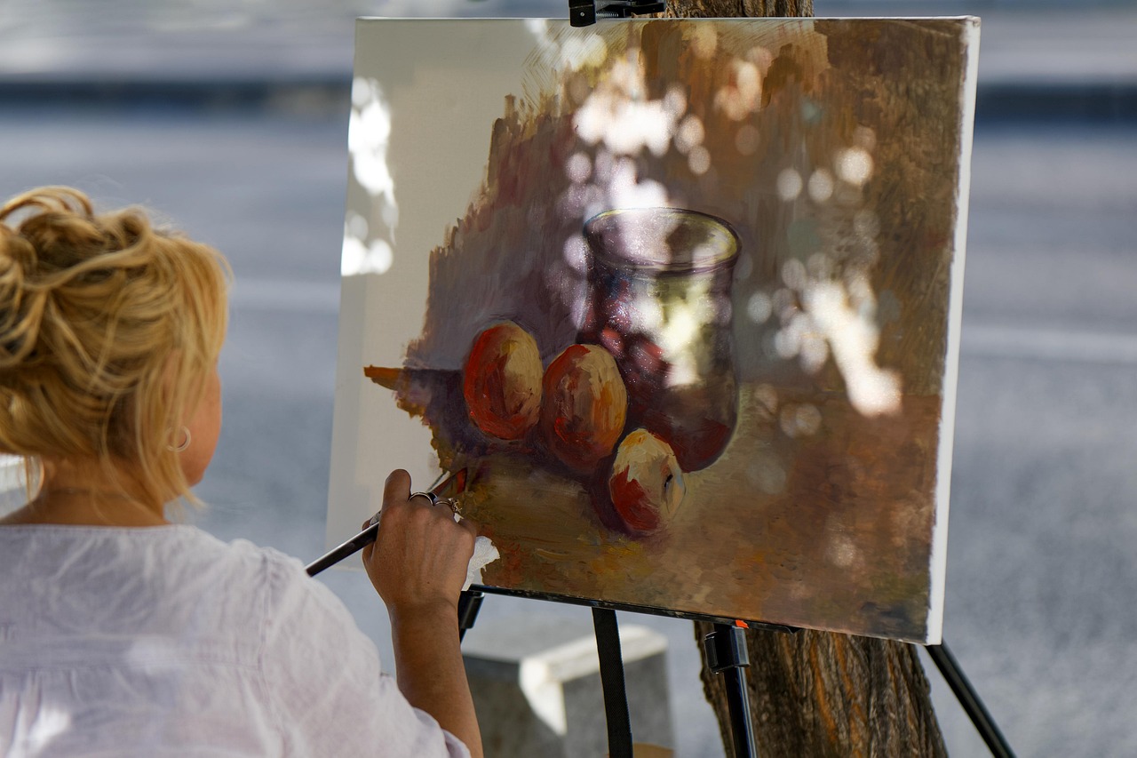 Woman, painting, brush — Coronavirus disease 2019